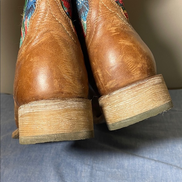 ARIAT WOMEN'S FLORAL TEXTILE CIRCUIT CHAMPION WESTERN BOOTS - BROAD SQUARE TOE - Picture 6 of 7